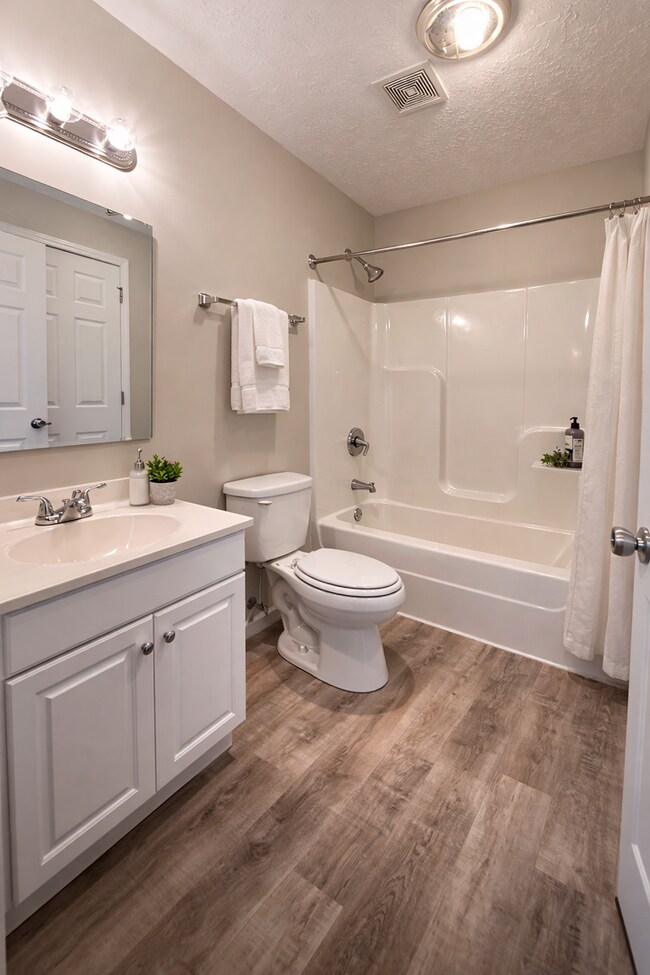 Building Photo - MOVE -IN SPECIAL $500 OFF