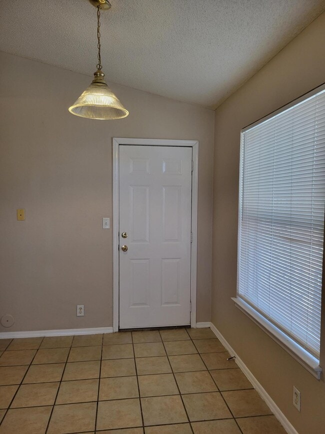 Building Photo - 3605 Tierra Zafiro Dr