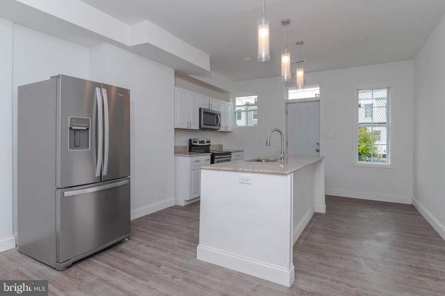 Kitchen - 2211 W Saratoga St