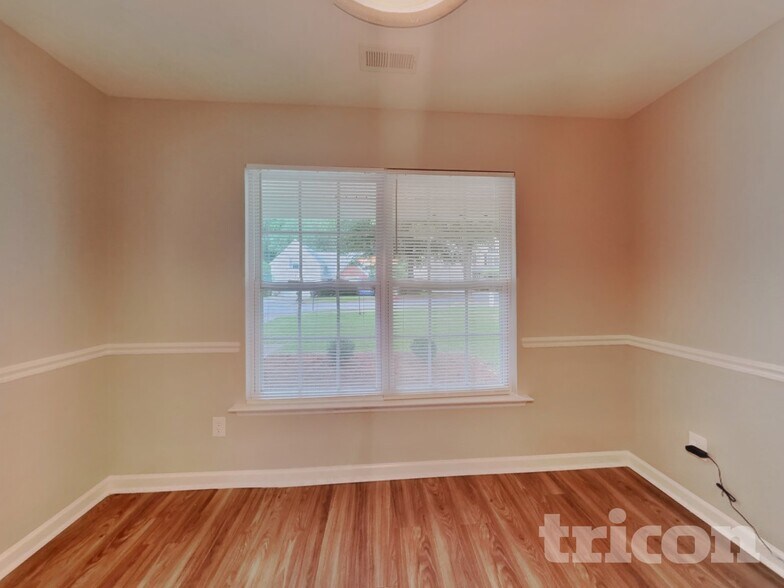 Building Photo - 851 Red Oak Tree Dr