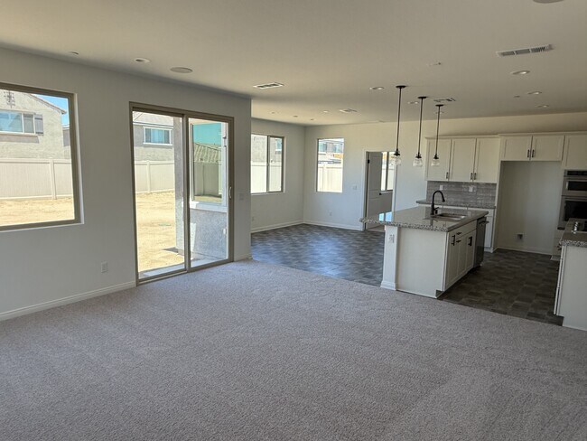 Building Photo - 4470 Hickory Ct