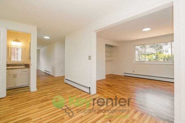 Building Photo - 15433 22nd Ave SW