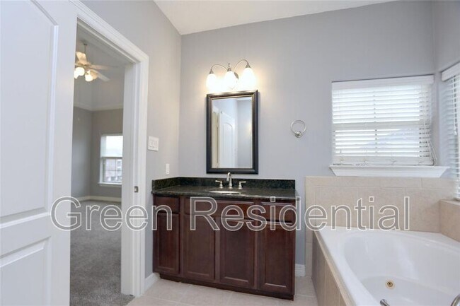 Building Photo - 114 Heights Blvd