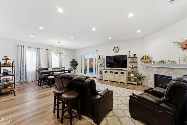 Building Photo - 2406 Nicklaus St