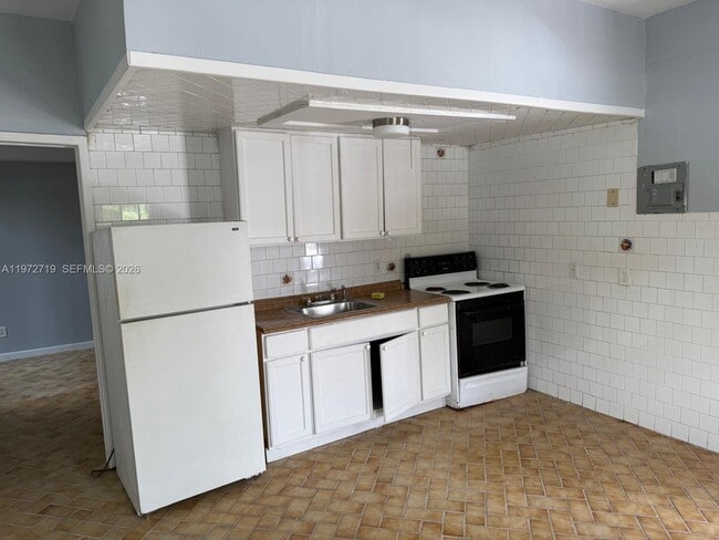 Building Photo - 437 NE 30th St