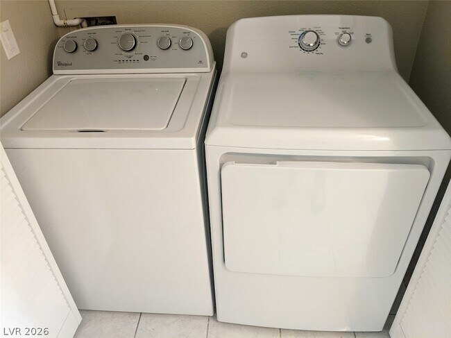 Building Photo - 5710 E Tropicana Ave