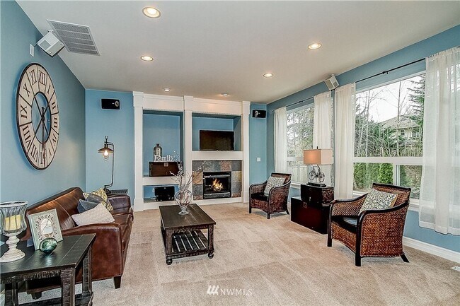 Building Photo - Sammamish Home