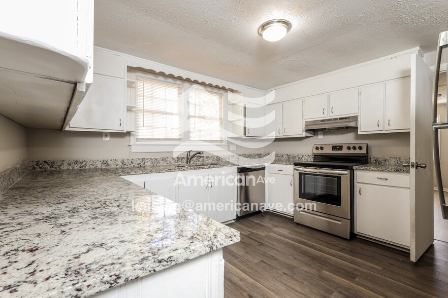 Building Photo - 1708 28th Ave