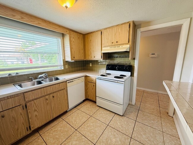 Building Photo - 7910 Lilac Dr