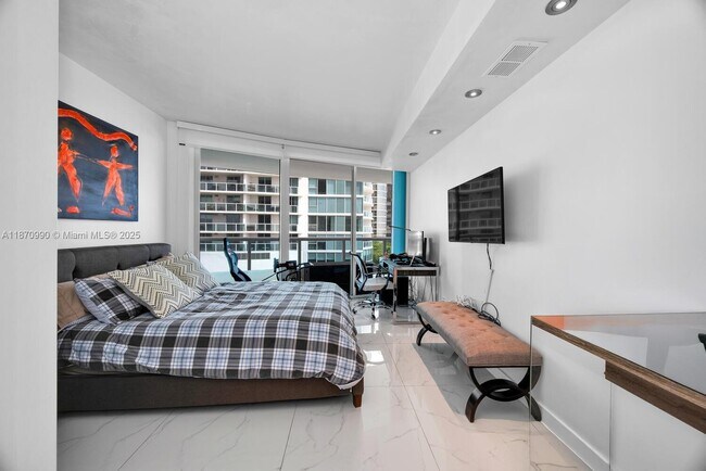 Building Photo - 2127 Brickell Ave