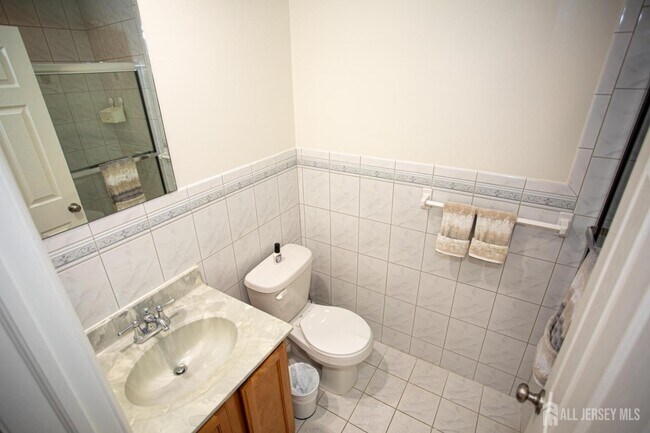 Building Photo - 124 Adamecs Way