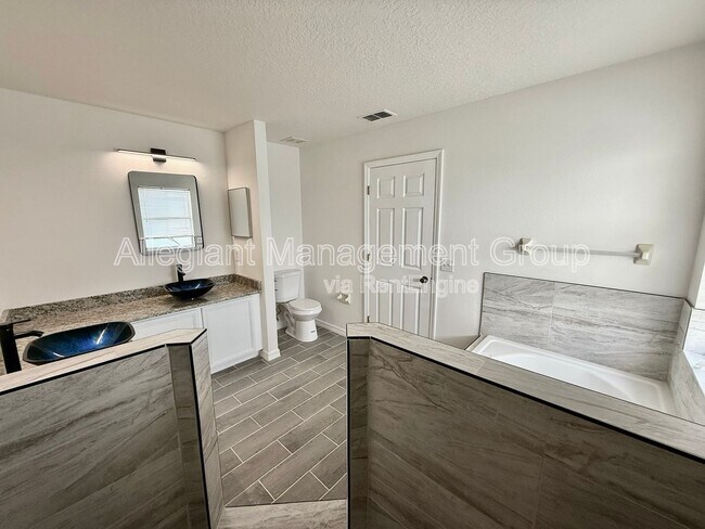 Building Photo - 608 Bluebill Ct