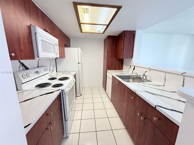 Building Photo - 3212 Coral Lake Ln