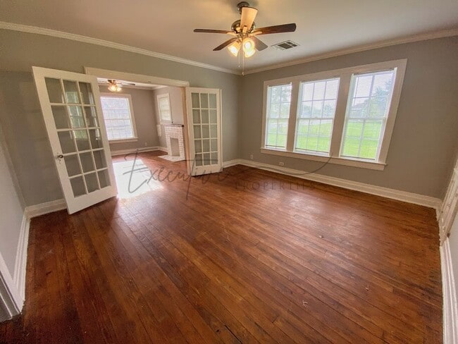 Building Photo - 2-Bedroom House with Bonus Space Near Downtown Lake Charles