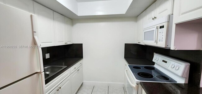 Building Photo - 1885 NE 121st St