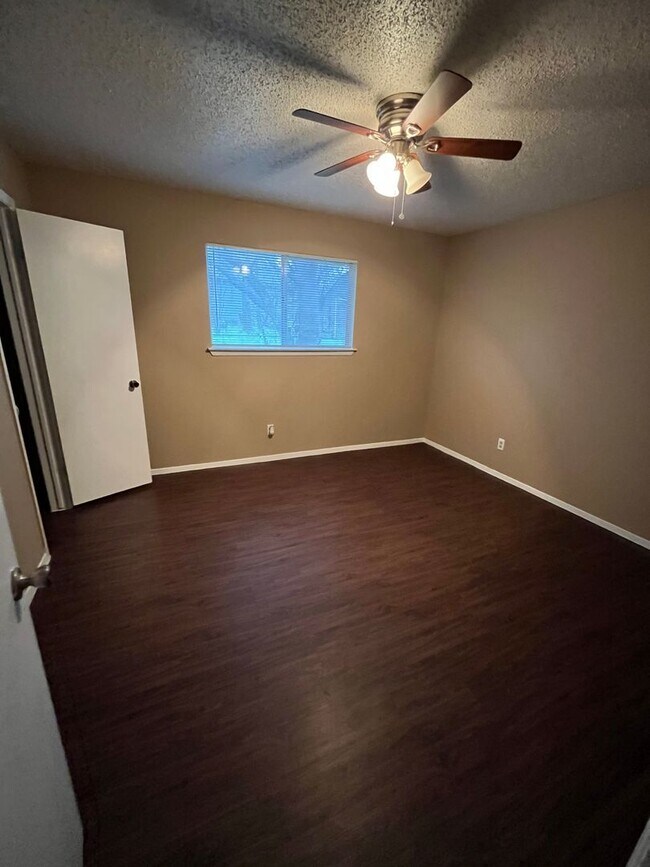 Building Photo - 806 Sirocco Dr