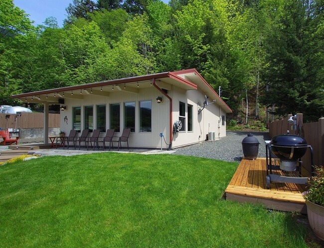 Building Photo - Lake Sutherland Home For Lease!