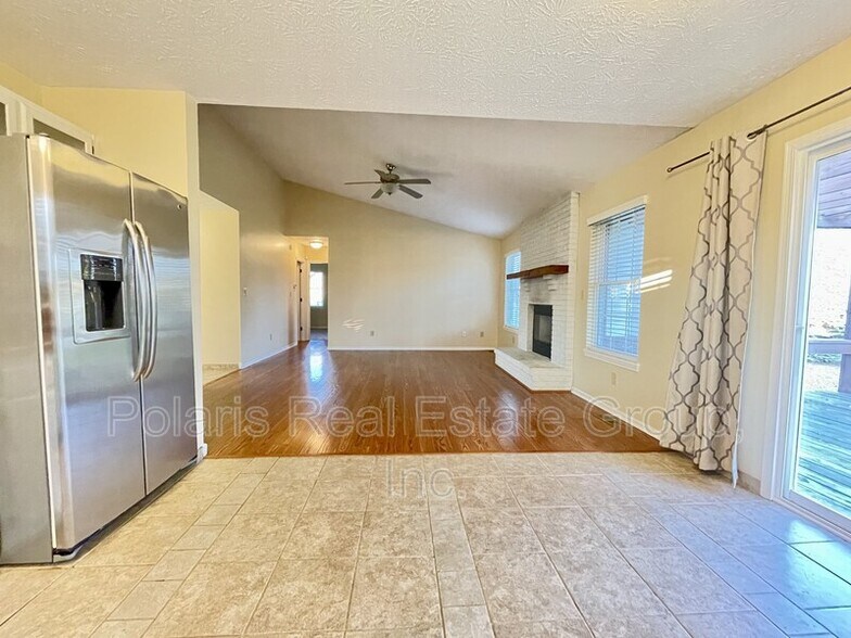 Building Photo - 978 Spring Meadow Dr