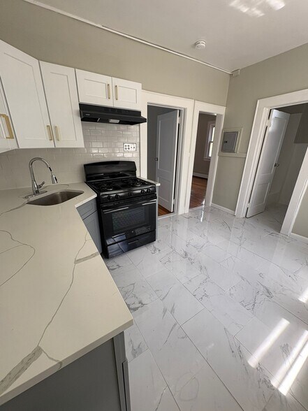 Building Photo - 26-28 Finlay Pl