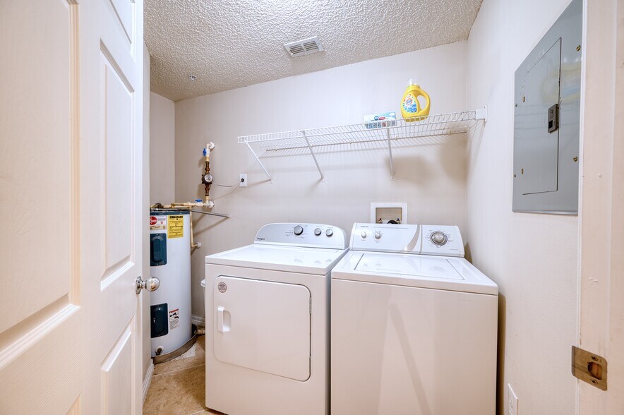 Laundry - 5551 Bentgrass Dr