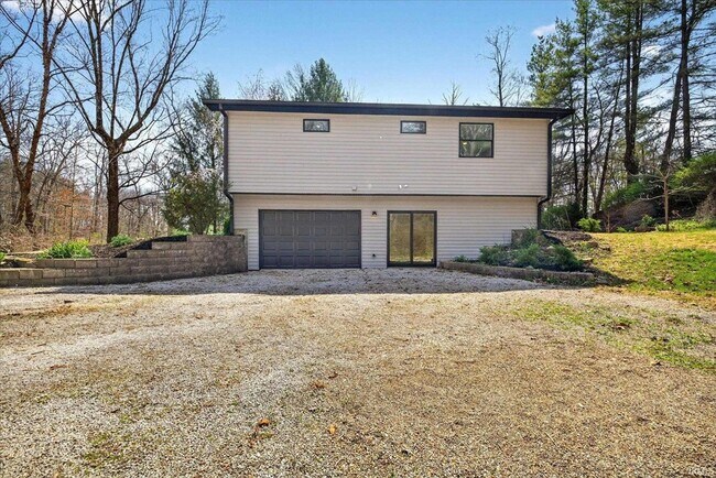 Building Photo - 4620 S Woodbine Dr