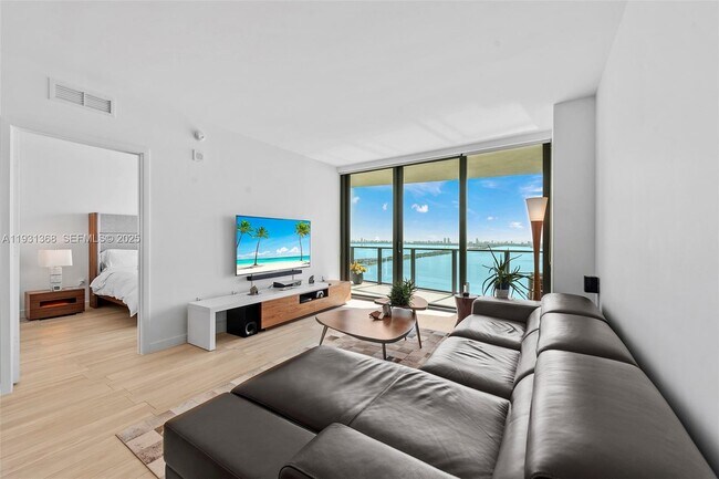 Building Photo - 460 NE 28th St