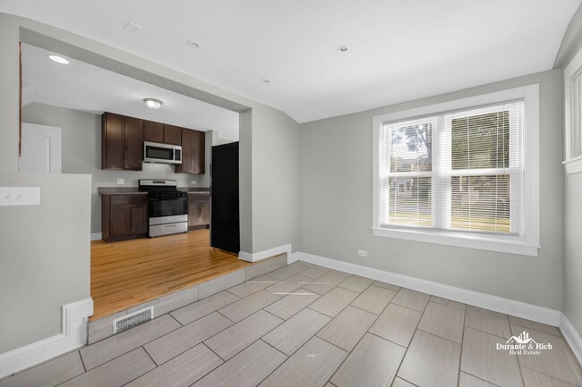 Building Photo - Perfect Single Family Home in Evergreen Park