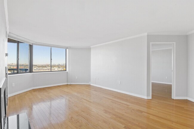 Building Photo - 1209 Harmon Cove Tower