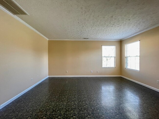 Building Photo - Near Local Shops and Restaurants