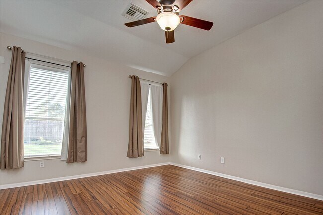 Building Photo - 26439 Richwood Oaks Dr