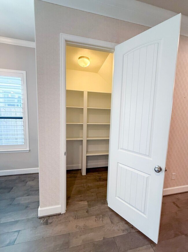 Building Photo - Come view this home located in the heart o...