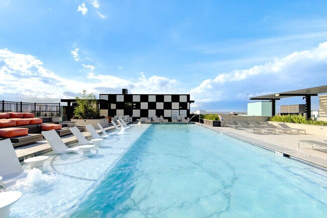 Building Photo - 1111 Shepherd Dr