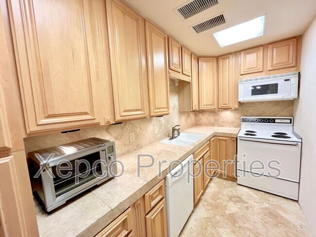 Building Photo - 420 N Villa Ct