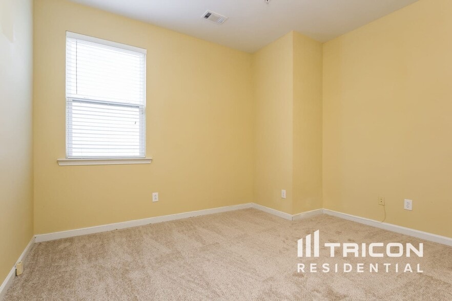 Building Photo - 534 Briarfield Xing NW