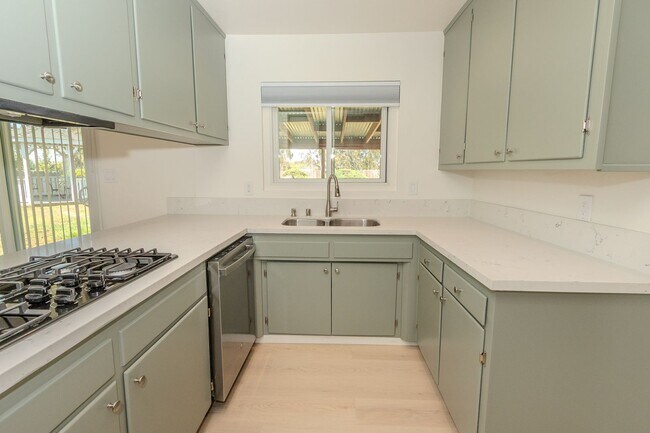 Building Photo - Refreshed Spacious 3 Bed/2 Bath Home in La Mesa!
