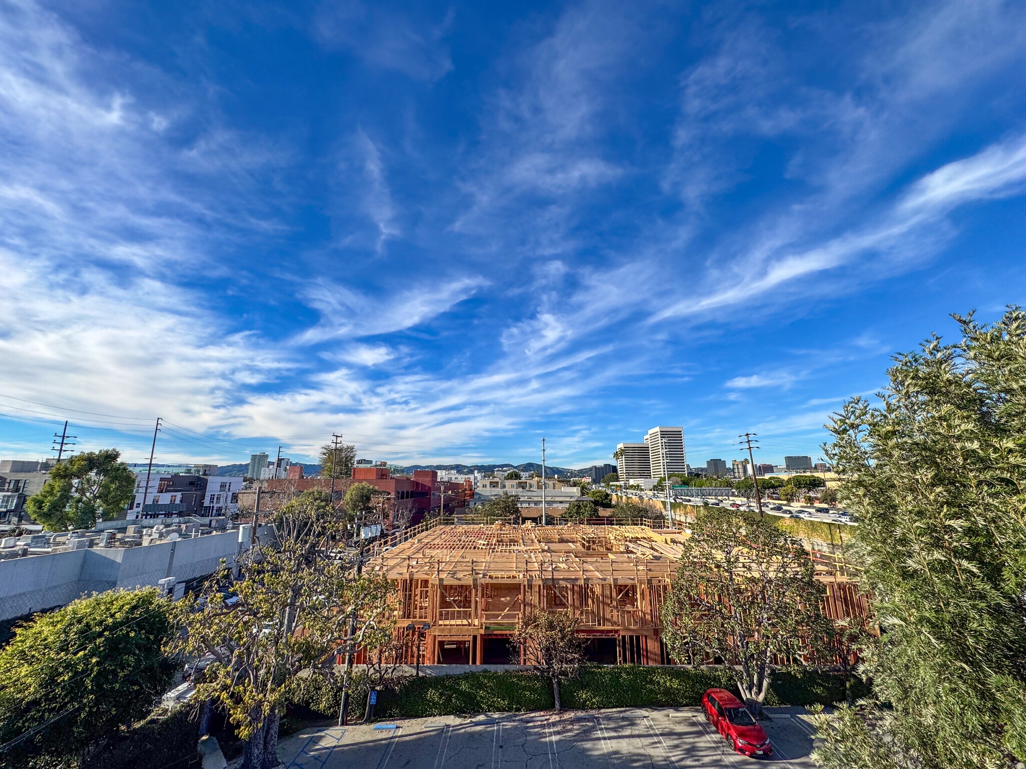 Building Photo - 2027 Beloit Ave