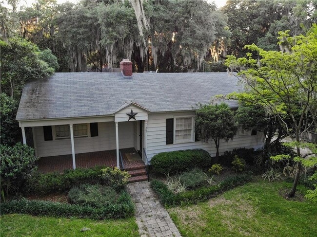Building Photo - 1207 Pine Ave