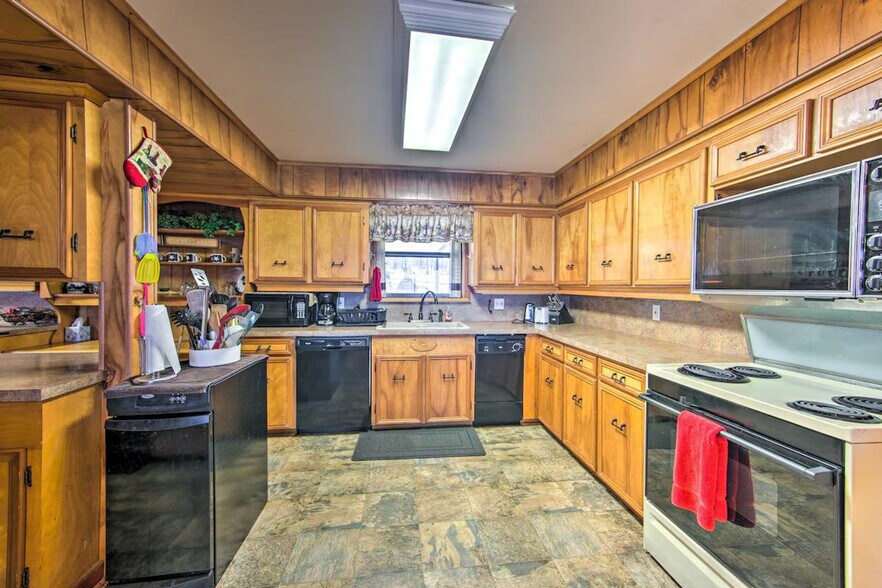 Building Photo - 928 Welch Ln