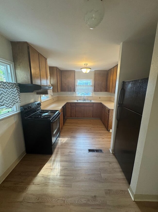 Building Photo - Available Now! 3 Bedroom Home Near OSU – $2,295/month