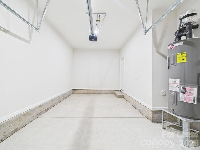 Building Photo - 3022 Hutton Gdns Ln