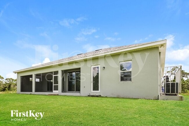 Building Photo - 1117 Pisa St E