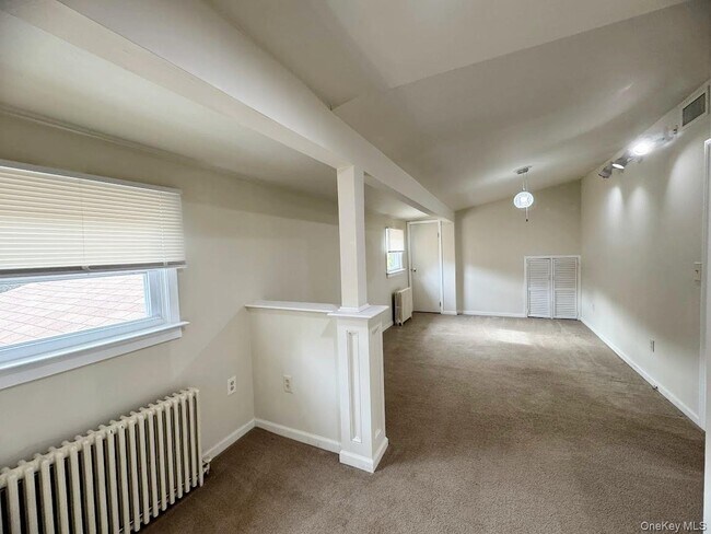 Building Photo - 5 Hall Ave