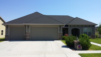 Building Photo - 638 W Cedar Pointe Way