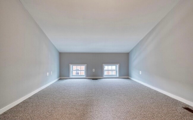 Building Photo - 214 S Regester St