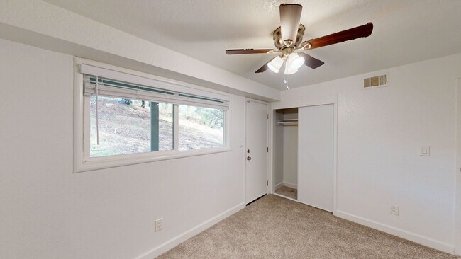 Building Photo - 7 Merrydale Rd