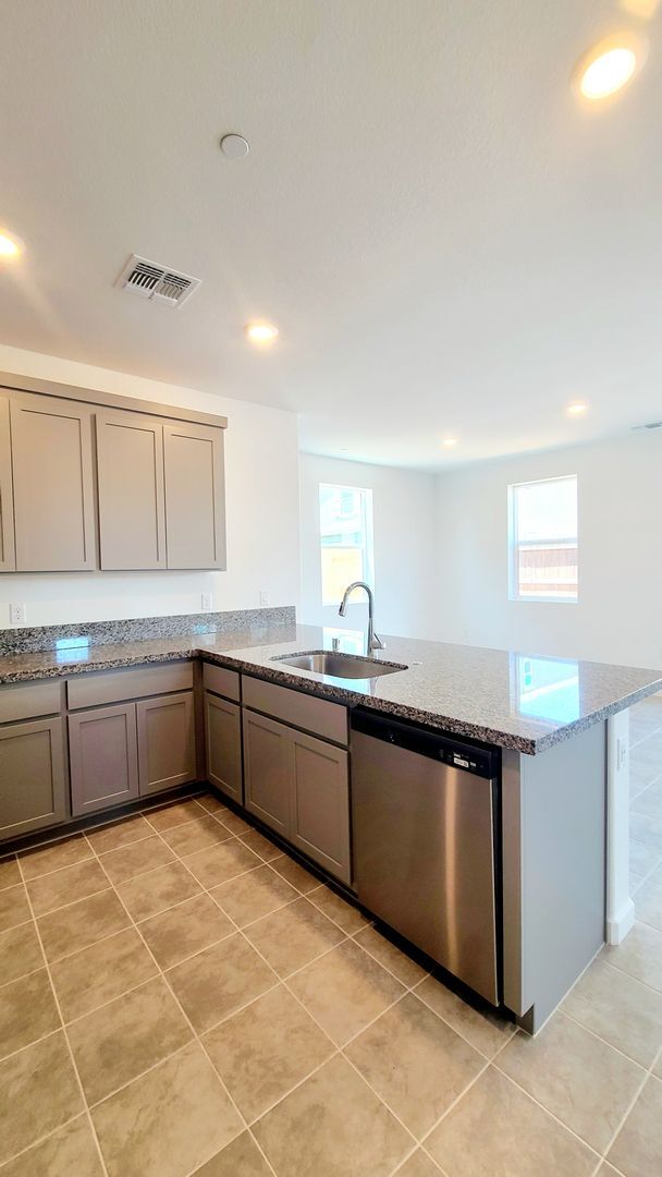 Building Photo - Beautiful Brand New Construction / Single ...