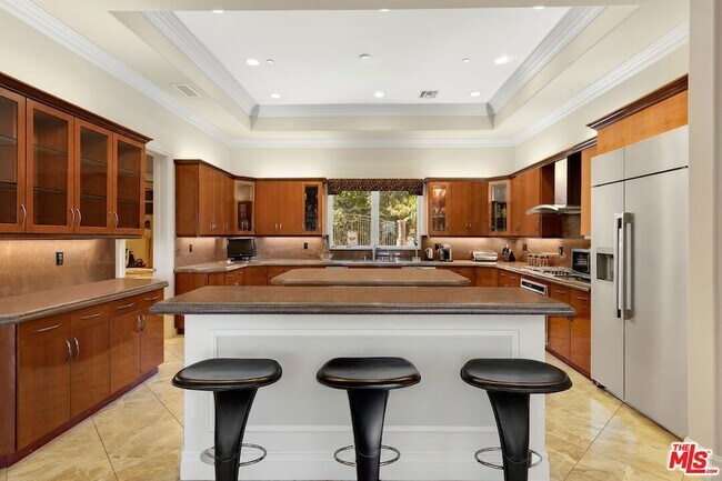 Building Photo - 18047 Karen Dr