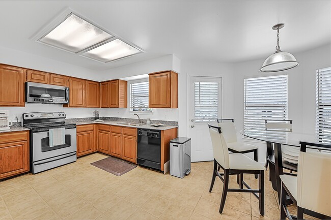 Building Photo - 208 Seawall Blvd
