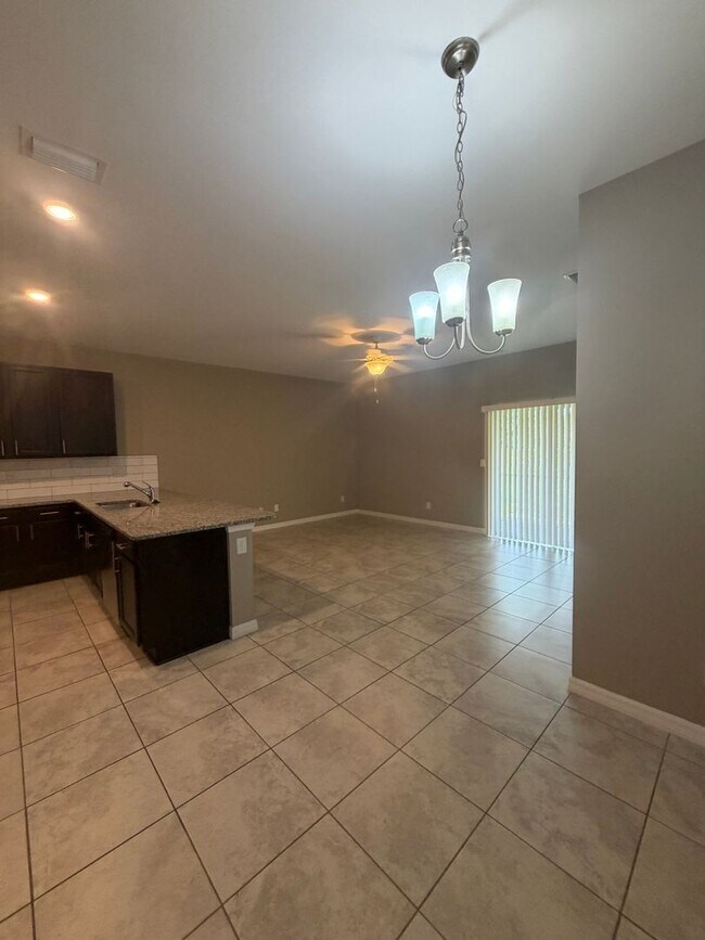 Building Photo - 1039 San Cristobal Ave