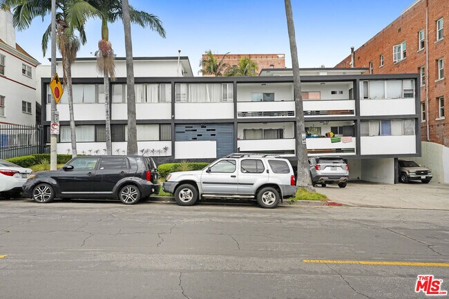 Building Photo - 317 S Kenmore Ave